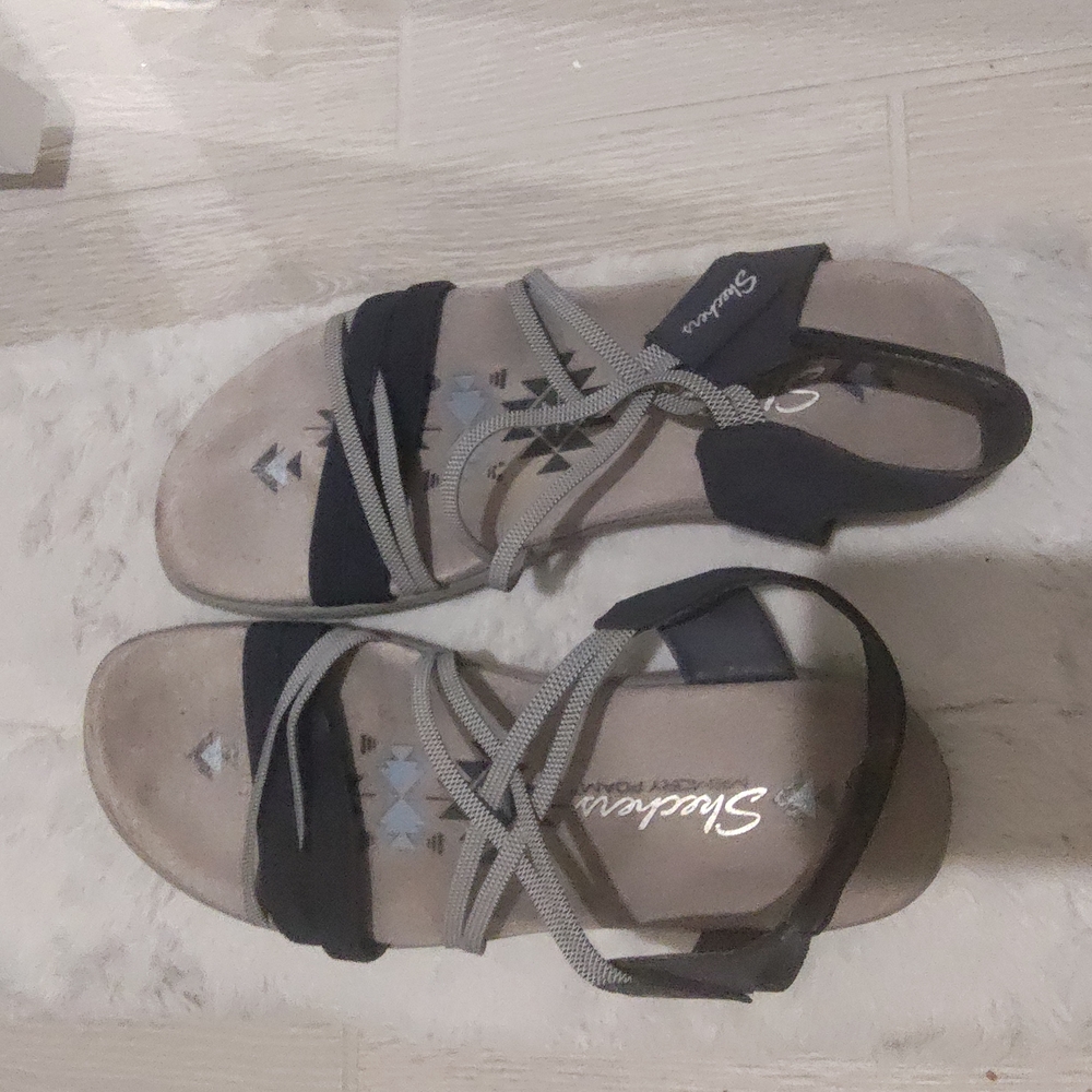 Skechers Women's Black and Gray Sandals